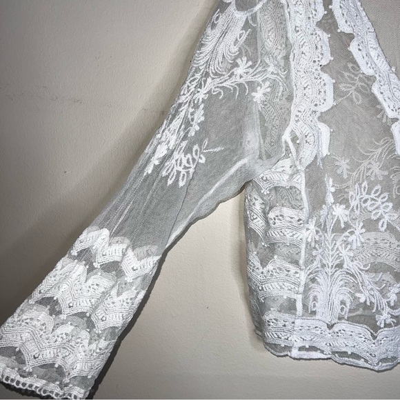 Rabbit Rabbit Rabbit White Cropped Lace and Crochet Button Front Top Size Large - Picture 3 of 8